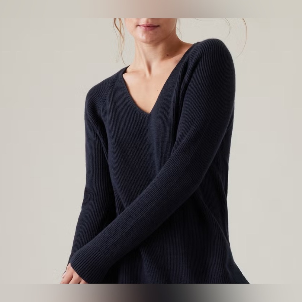 Basic Editions Women's Dark Blue V-Neck Sweater